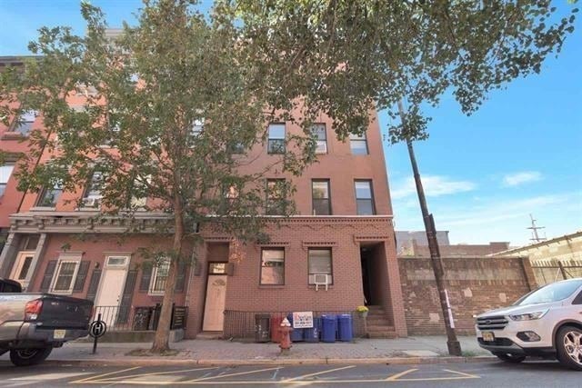 Primary Photo - 607 1st St