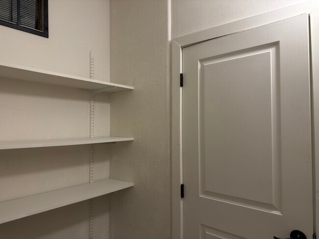 Building Photo - 2011 Oregon Ave