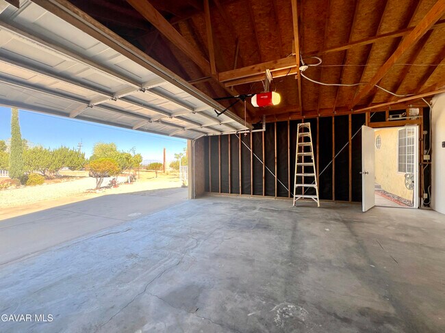 Building Photo - 21925 Fort Tejon Rd