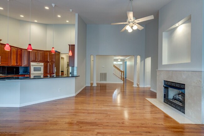 Building Photo - Luxury, Location, and Lifestyle on Rolling...