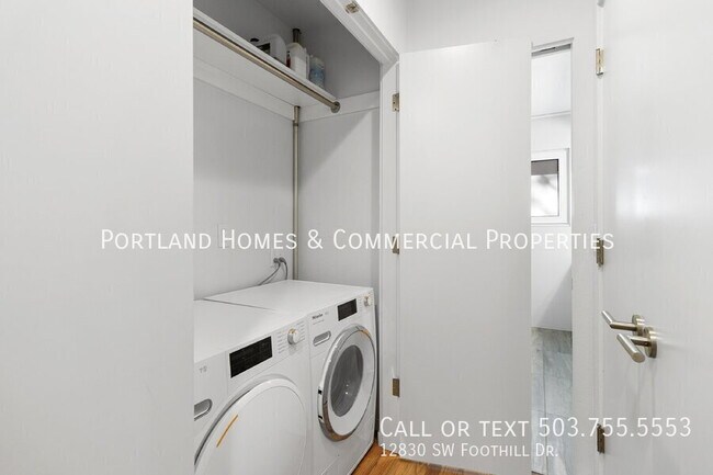 Building Photo - 12830 SW Foothill Dr