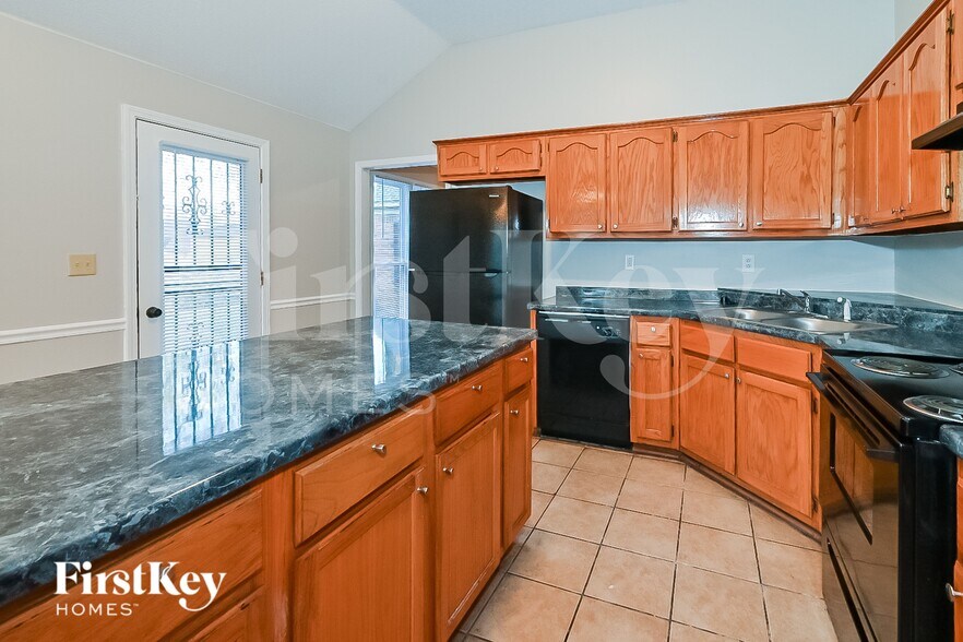 Building Photo - 7395 Kevin Rdg Cv E