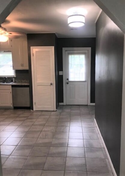 Building Photo - 1017 S Savage St