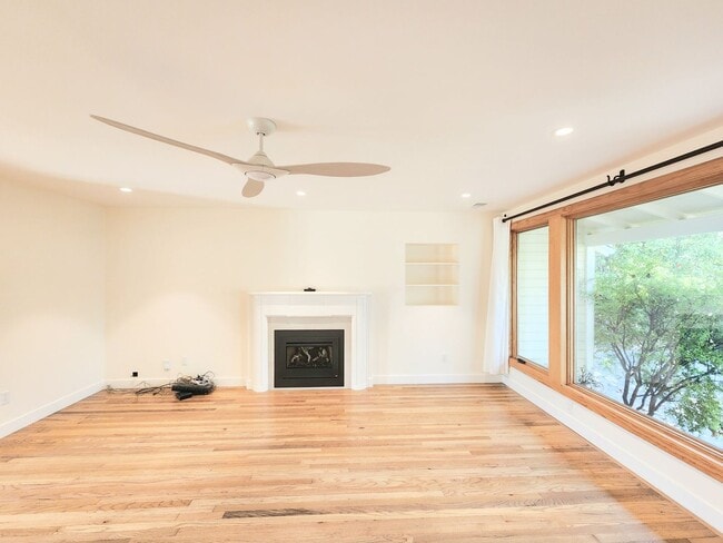 Building Photo - Two bedroom house in Redwood City