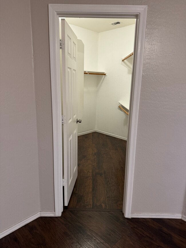 Building Photo - 8712 W Hammond Ln