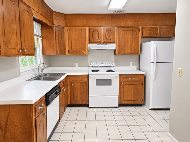 Building Photo - 1304 Brockton Dr
