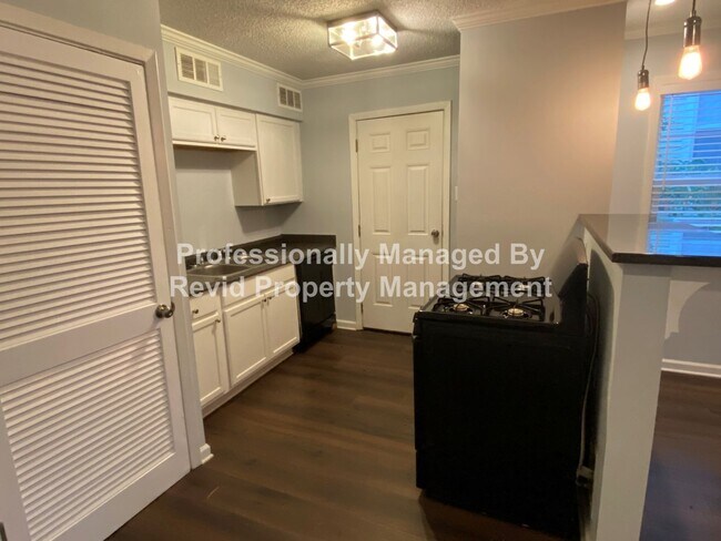 Building Photo - 36 N Auburndale St