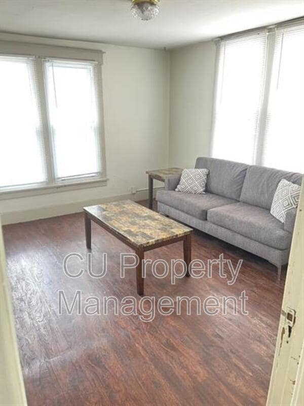 Building Photo - 207 E Clark St