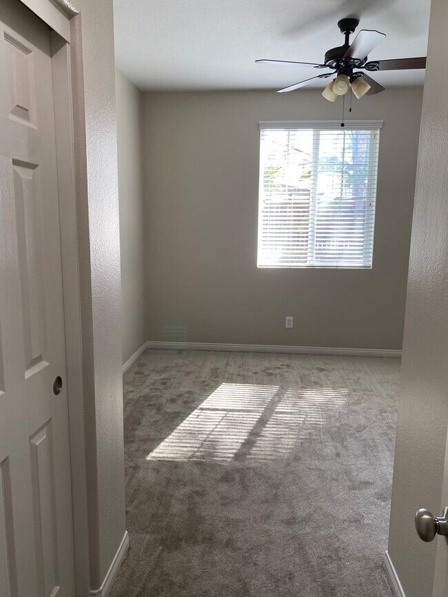 Building Photo - Beautiful 5 Bedroom Home in Murrieta Available!