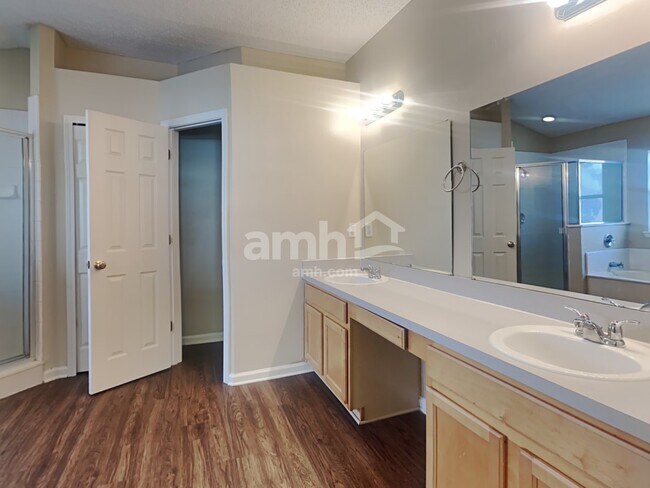 Building Photo - 23856 Flora Parke Blvd