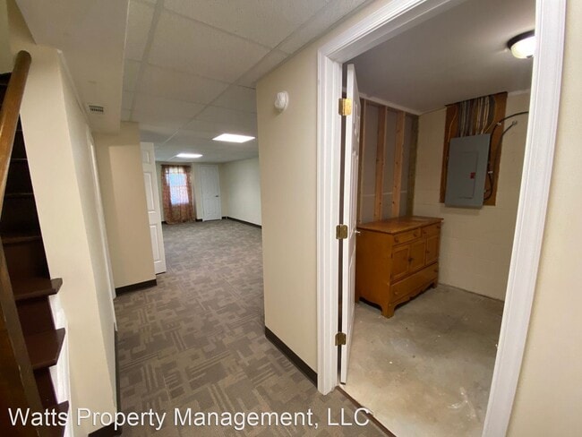 Building Photo - 2 br, 1.5 bath House - 901-1 Red Hill Rd