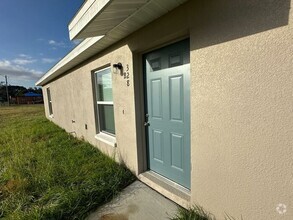 Building Photo - 2 Bedroom 2 Bathroom Duplex in Winter Haven