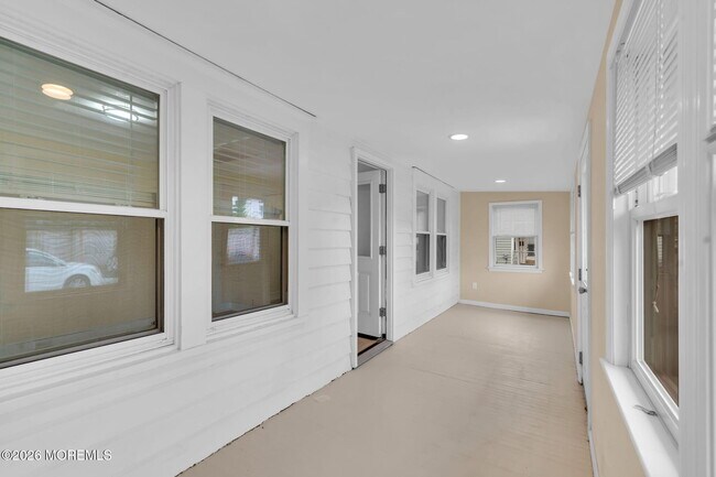 Building Photo - 1800-1802 Pine Terrace