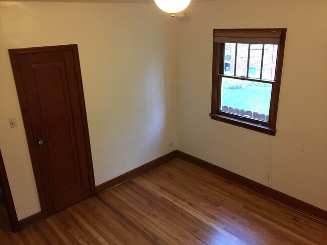 Building Photo - 3939 Wyandot st