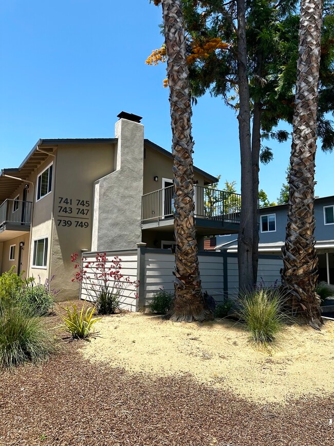 Building Photo - Layne Court Apartments