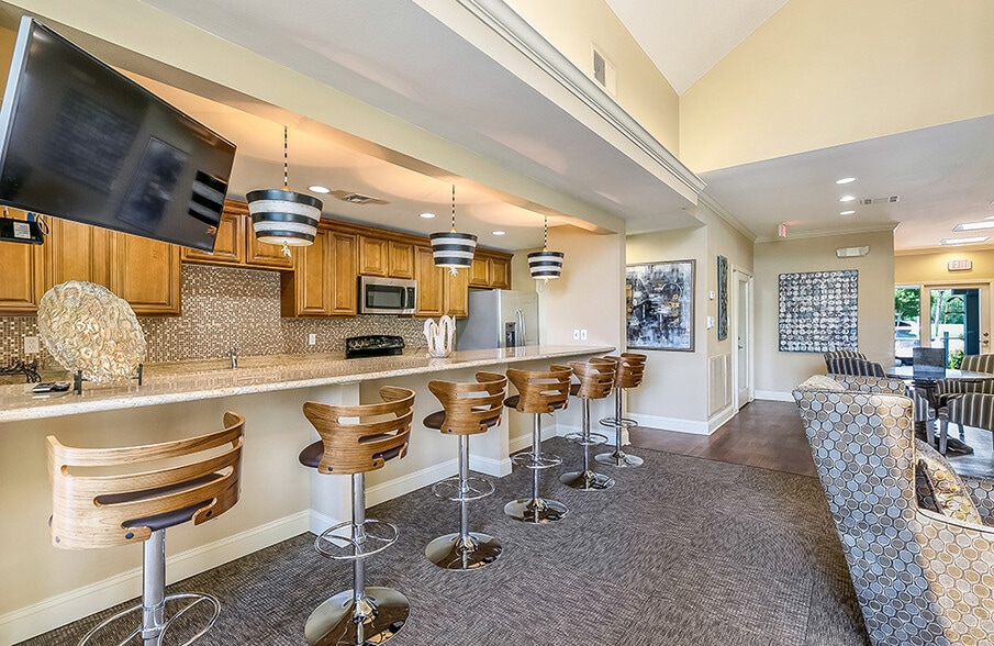 Lakes of Chateau North 3700 N Loyola Dr Kenner LA 70065 Apartment