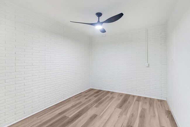 Building Photo - 39 Salen Ln