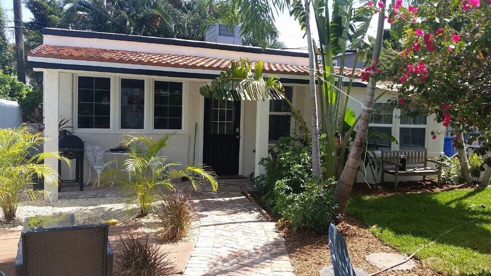 Building Photo - 840 1/2 Upland Road