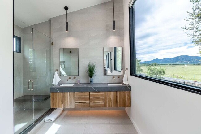 Building Photo - Modern Luxury Rental with Unobstructed Fla...