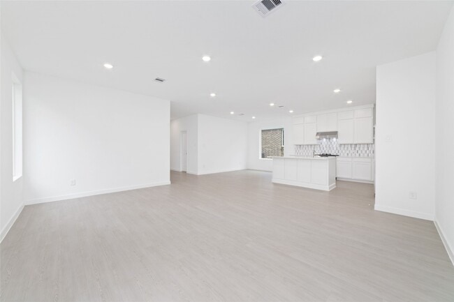 Building Photo - 31409 Moore Rd