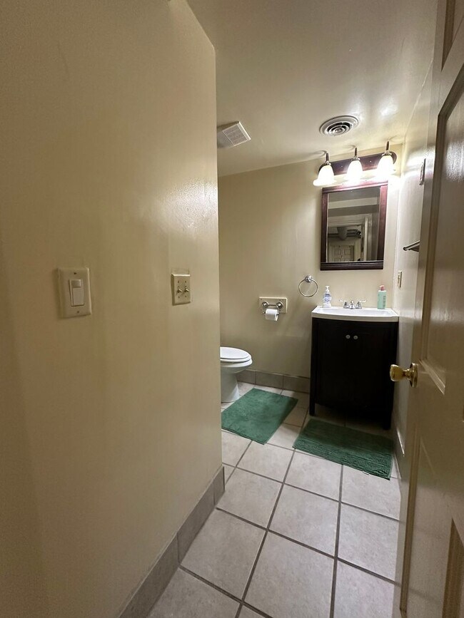 Building Photo - 113 Comstock Pl