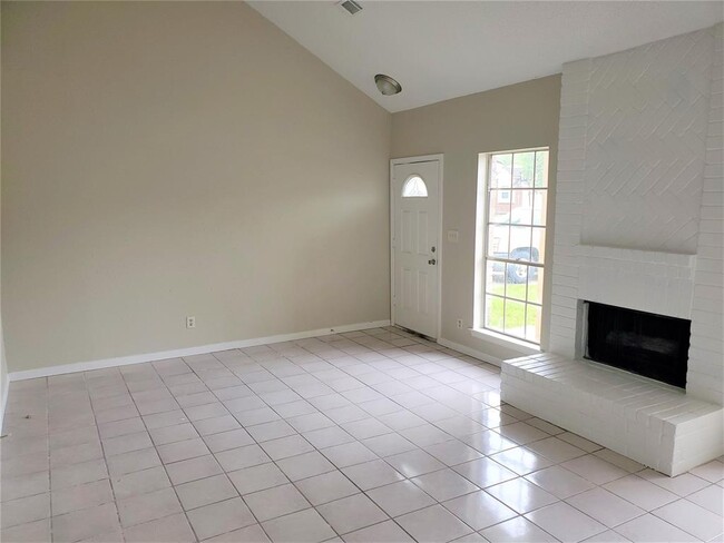 Building Photo - 936 Holbech Ln