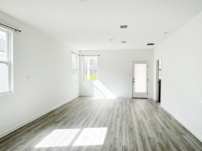 Building Photo - 1011 Drago Dr