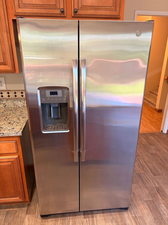 Building Photo - Upgraded 4 bed 2.5 bath home in San Jose. This is a must see!