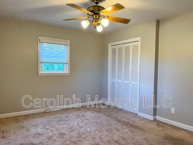 Building Photo - 203 Lanewood Dr
