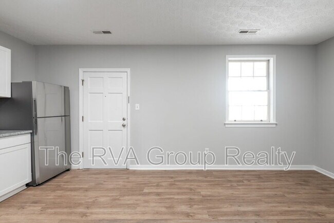 Building Photo - 3807 Woodlawn St