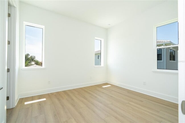 Building Photo - 16044 Pendio Dr