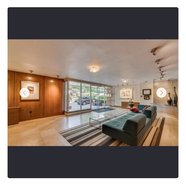 Lobby - 2725 39th St NW