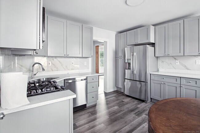 Primary Photo - 100 Bishop Ave
