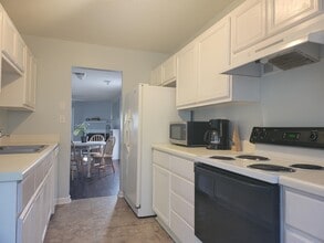 Building Photo - 14 Heritage Village Ln