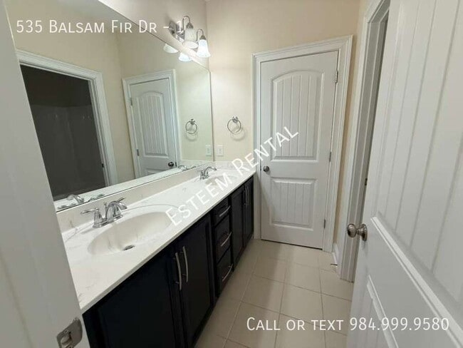 Building Photo - 535 Balsam Fir Dr