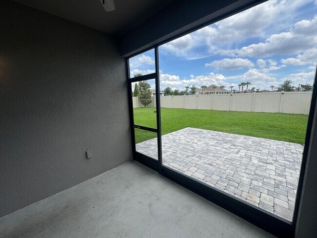 Building Photo - Spacious 5-Bedroom Riverview Home