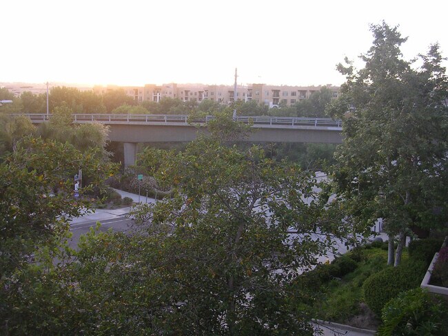 Building Photo - 1950 Camino de la Reina
