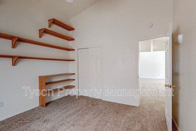 Building Photo - 5201 Tamariz Dr NW
