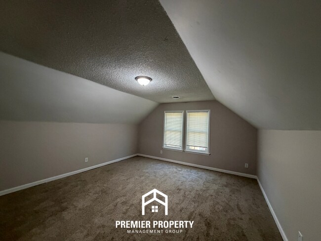 Building Photo - 3875 Earlynn Dr