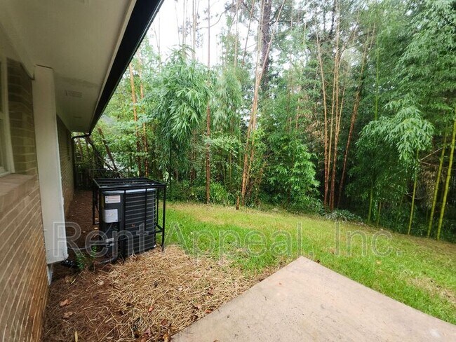 Building Photo - 2830 Knollview Dr