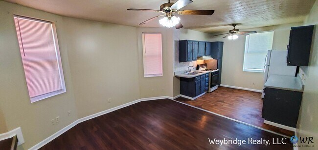 Building Photo - Liberty St W 4000