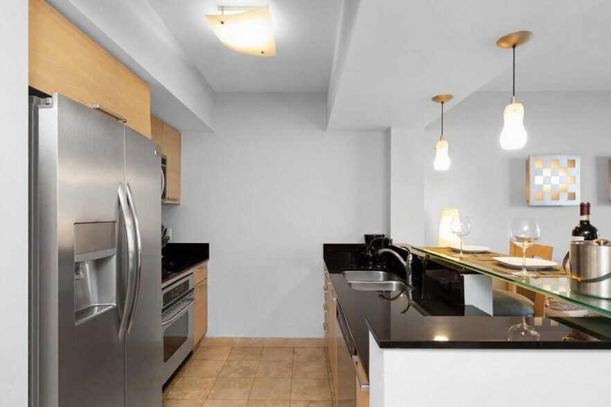 Building Photo - 18683 Collins Ave