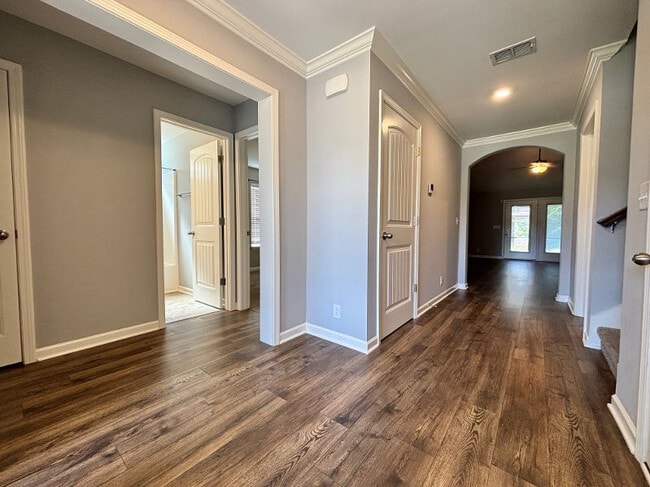 Building Photo - 2431 Hollis Dr