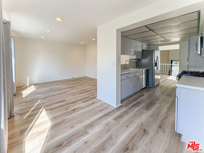 Building Photo - 11730 Moorpark St