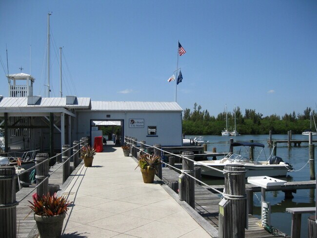 Building Photo - 800 Coquina Ln