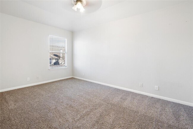 Building Photo - 3807 Links Ln