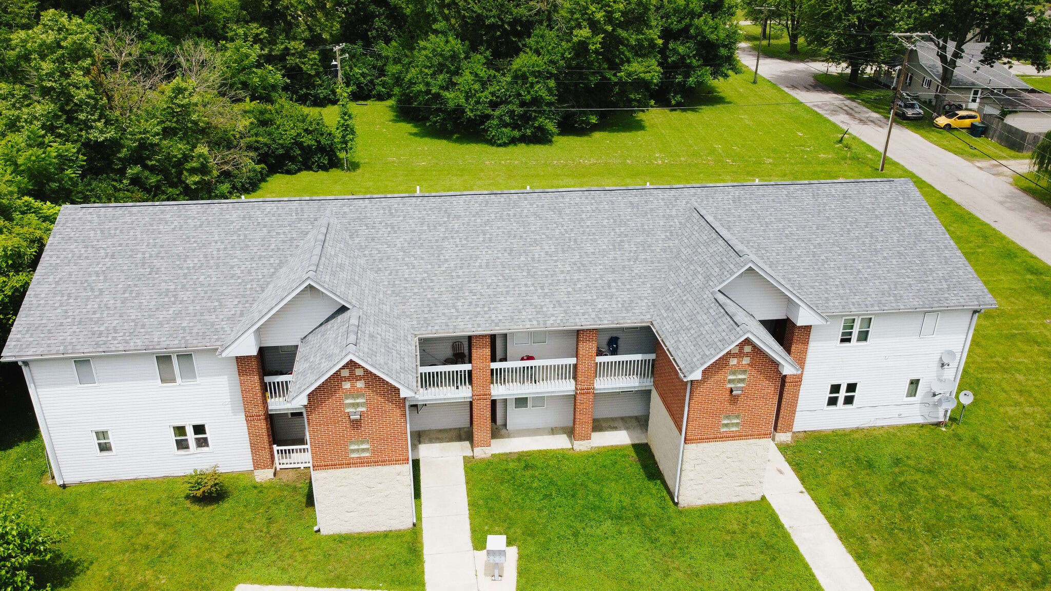 Building Photo - Modern Living. Connected Location. Rochester Manor in Muncie.