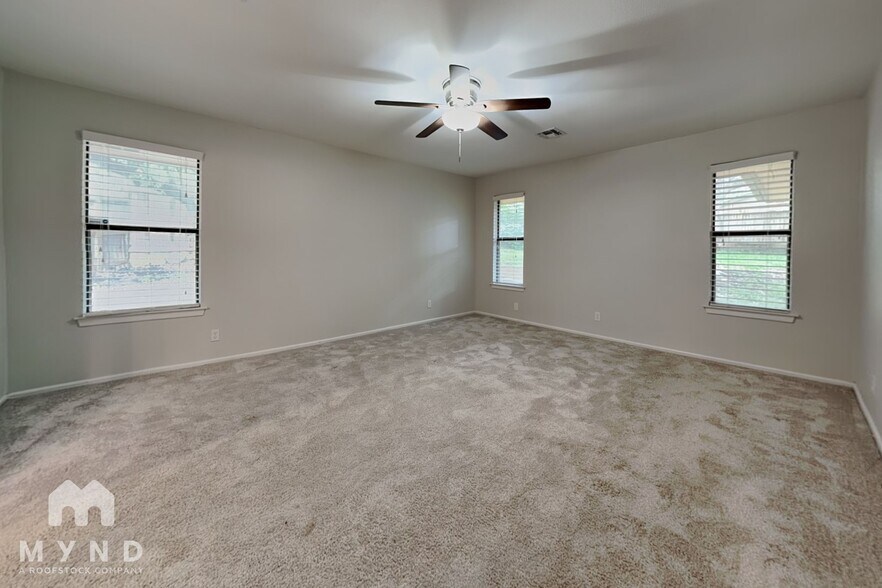 Building Photo - 15710 Fern Ridge St