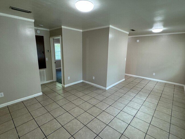 Building Photo - Cozy and Affordable 1/1 Duplex in Dothan AL - Accepting Section 8!