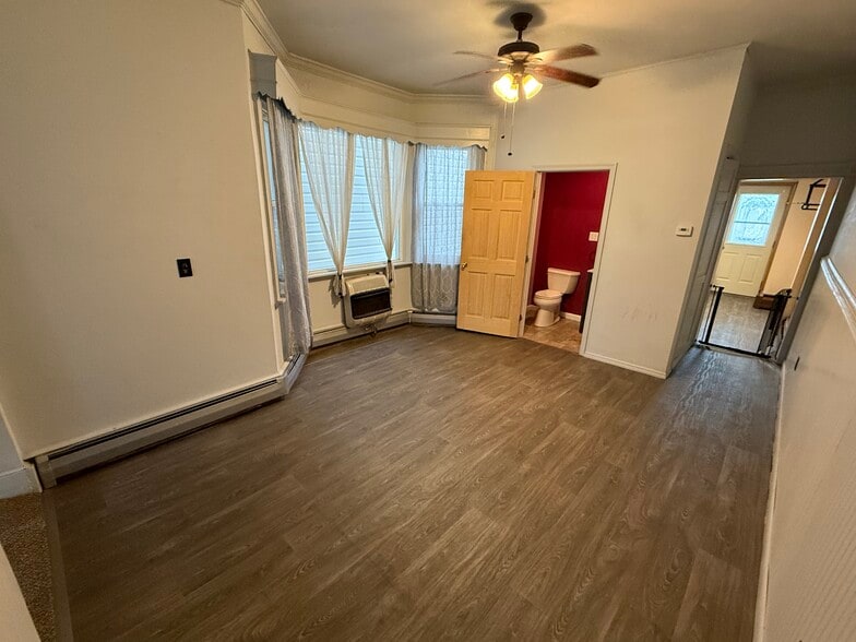 Building Photo - 94 S Main St